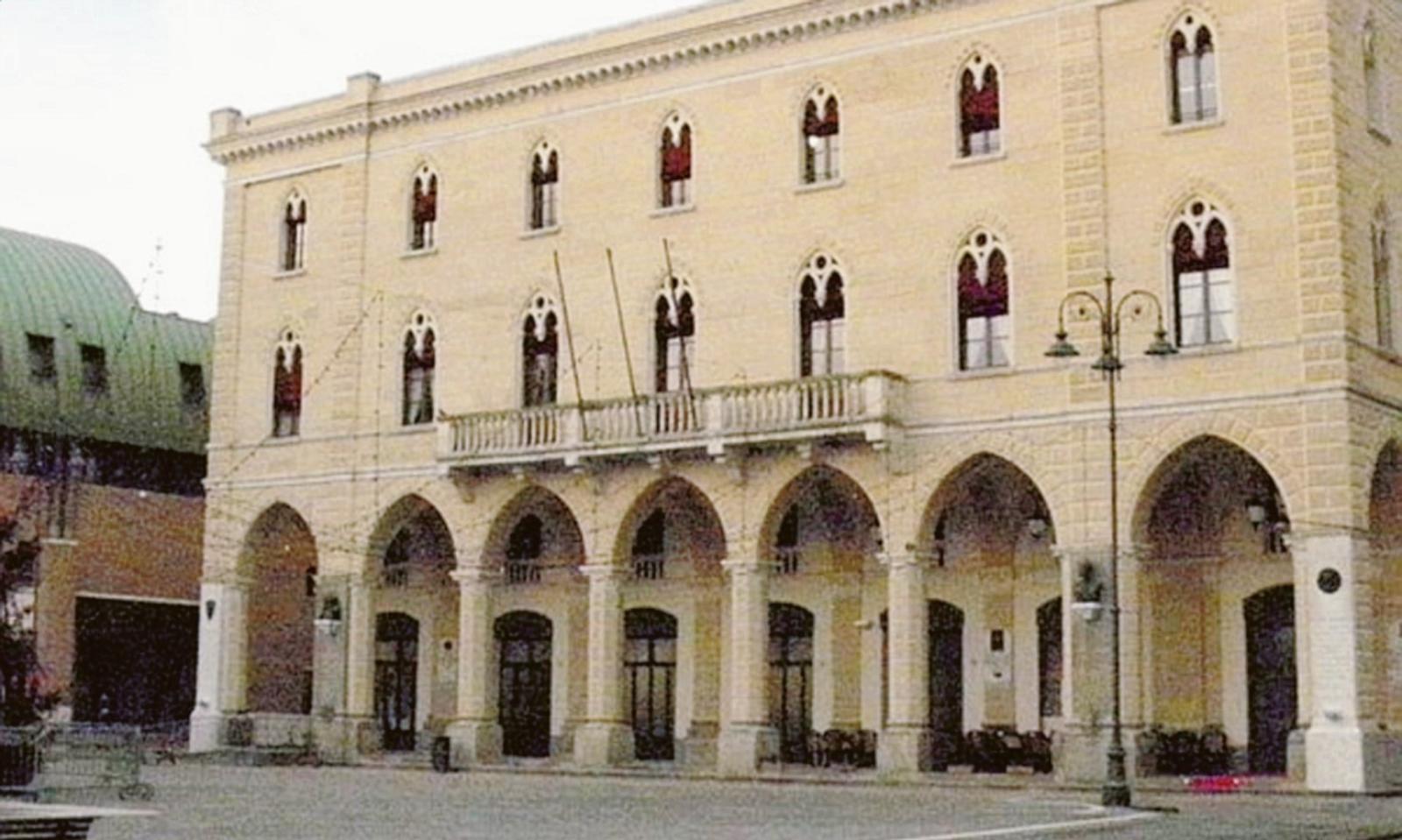 &ldquo;Uffici aperti otto ore a settimana&ldquo;