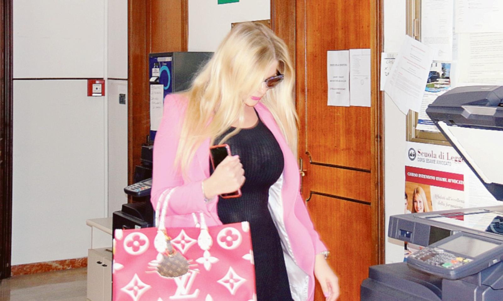 &ldquo;Stalking&rdquo;. La star &egrave; in lacrime