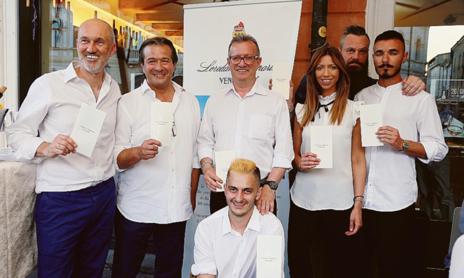 Nettare bianco e rosso sul liston