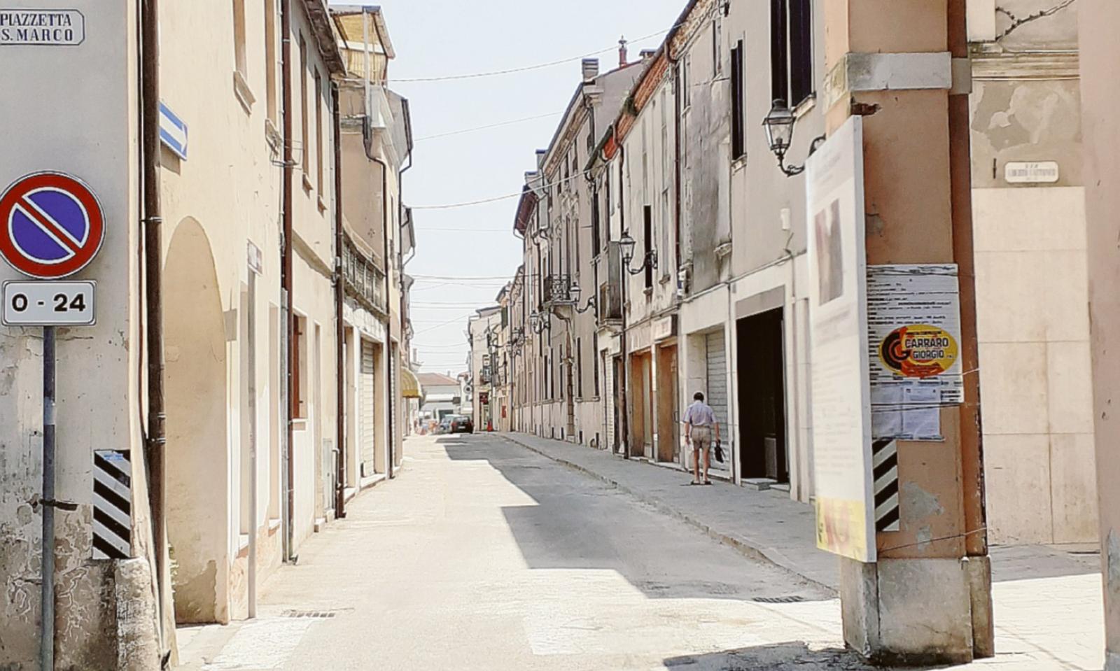 Via Cavour riaperta al traffico