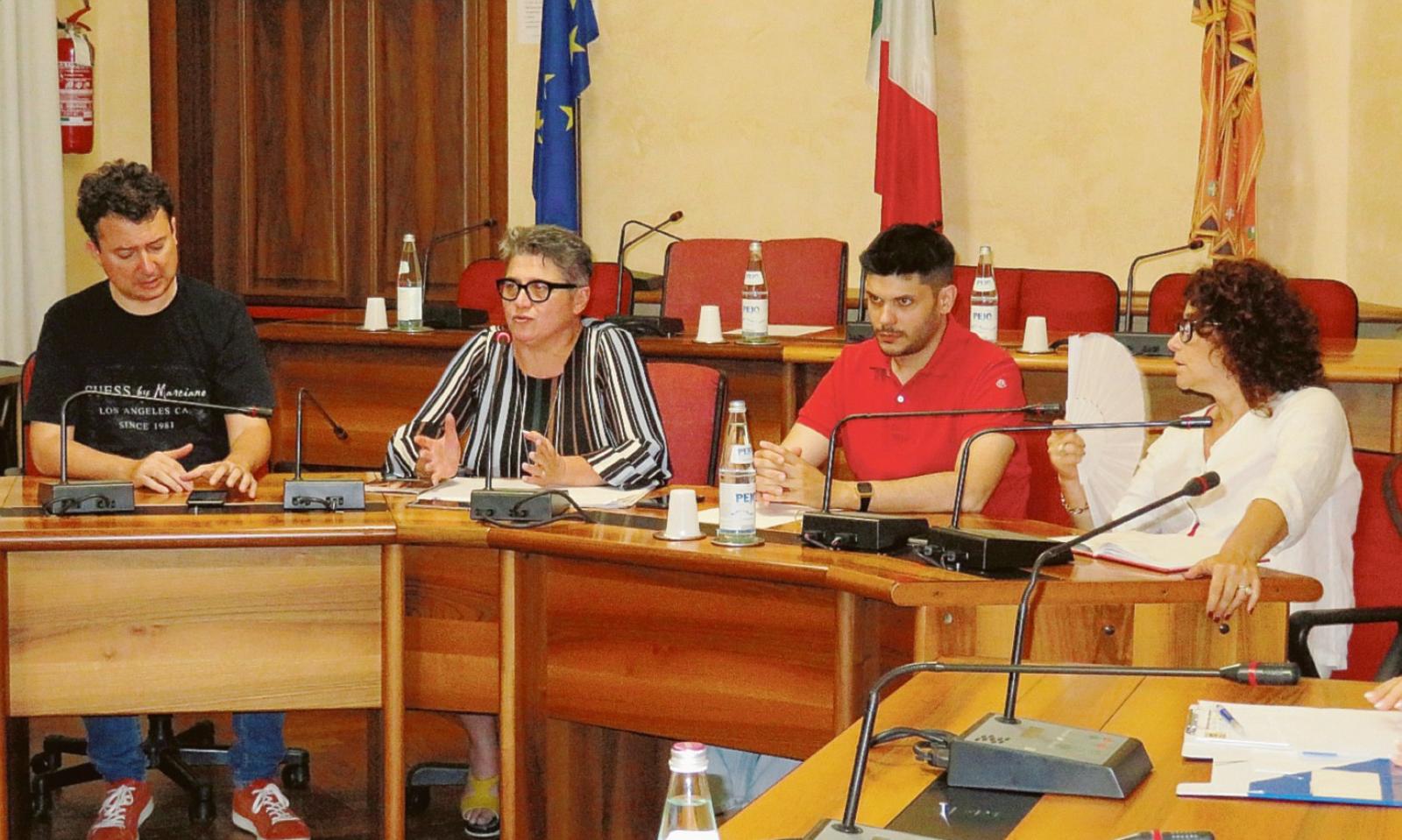 Le auto in centro non si toccano