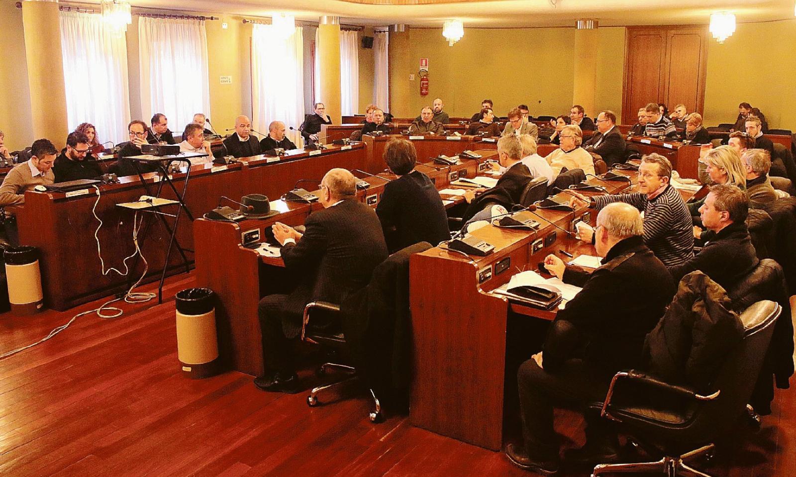 Un risiko tra rifiuti e veti incrociati