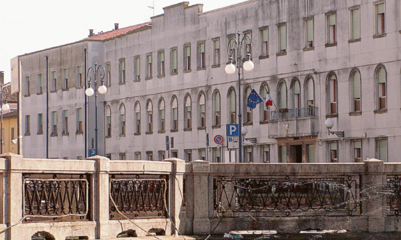 Allarme cancelli bloccati. E se succede un incendio?