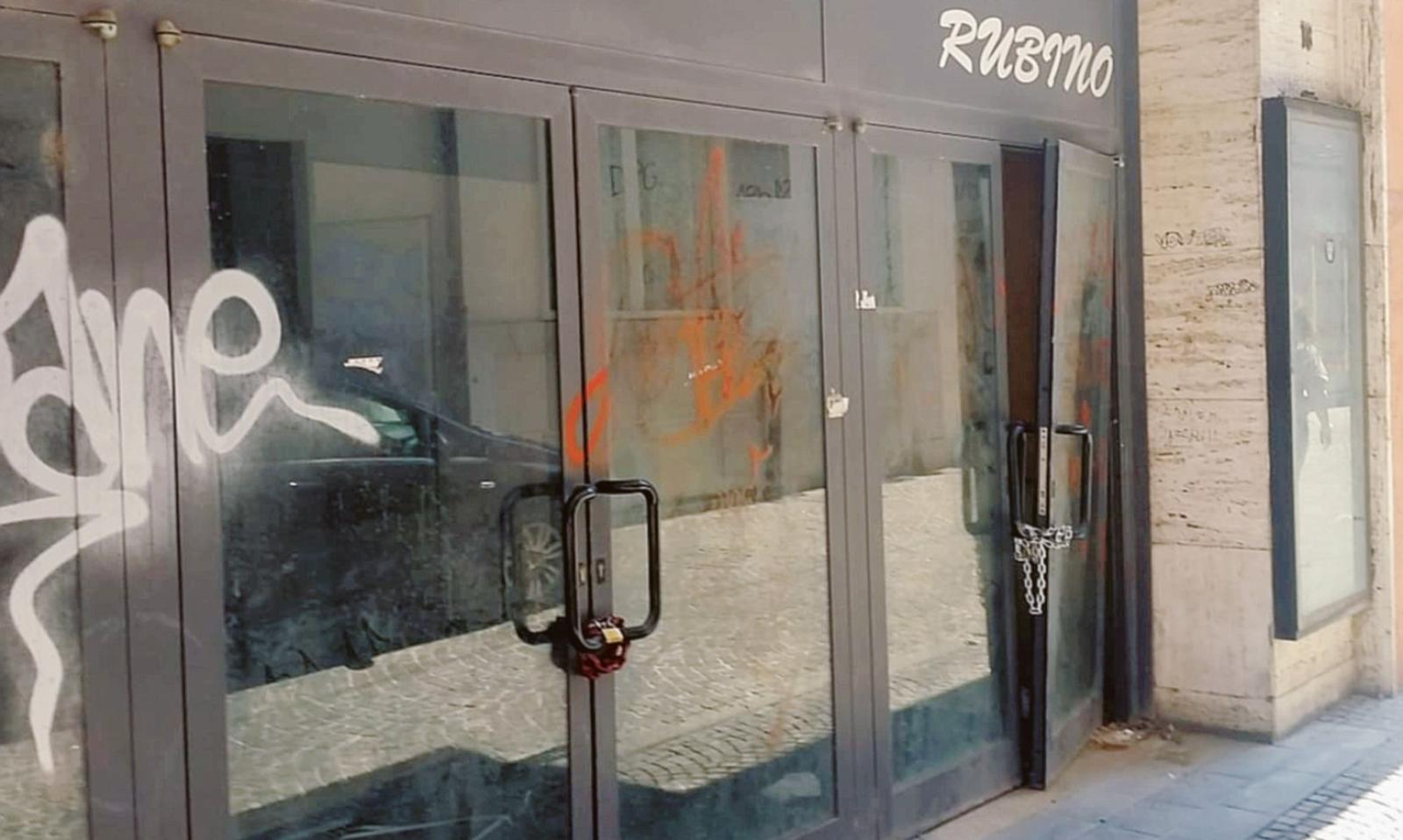 Skaters abusivi nel vecchio Odeon