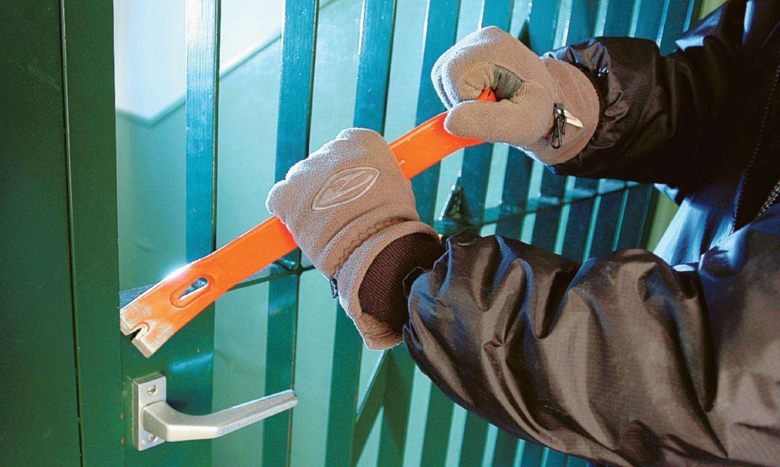 Furto nel magazzino comunale