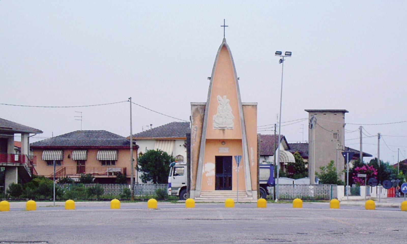 Piazza Caduti Triestini chiusa al traffico