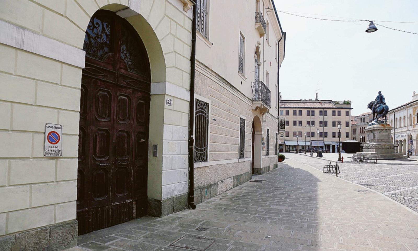 L&rsquo;ex comando &egrave; un magazzino