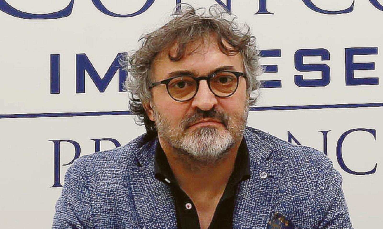 &ldquo;Saldi? Tassiamo i colossi del web&rdquo;