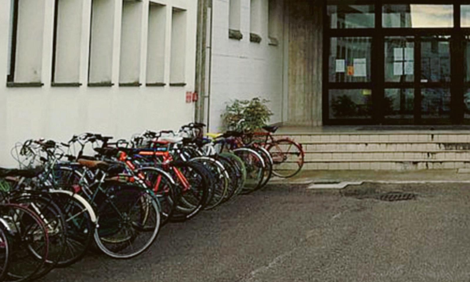 Razzie di bici nei licei gli studenti chiedono aiuto