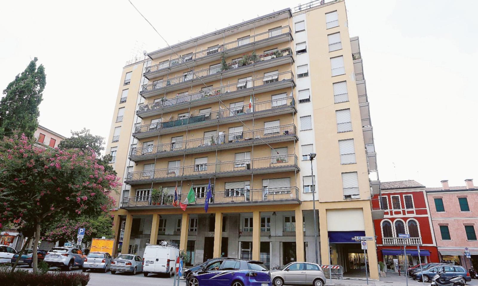 Case Ater, spuntano i Paperoni