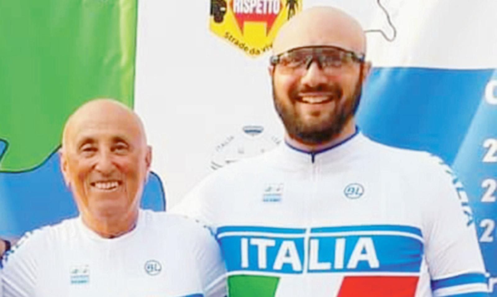 In bici 90 ore per conquistare Parigi