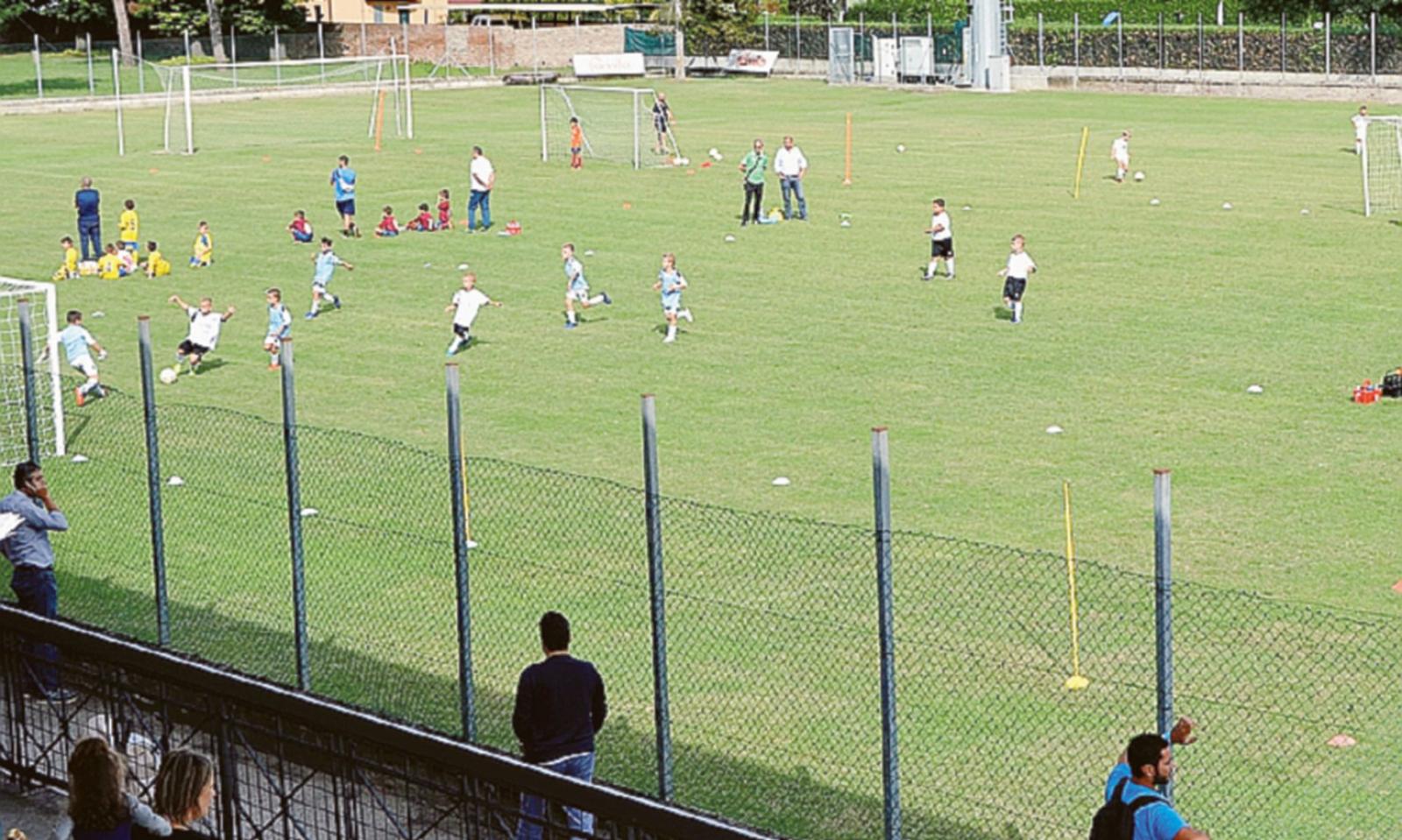 Nuova tribuna, iniziano i lavori