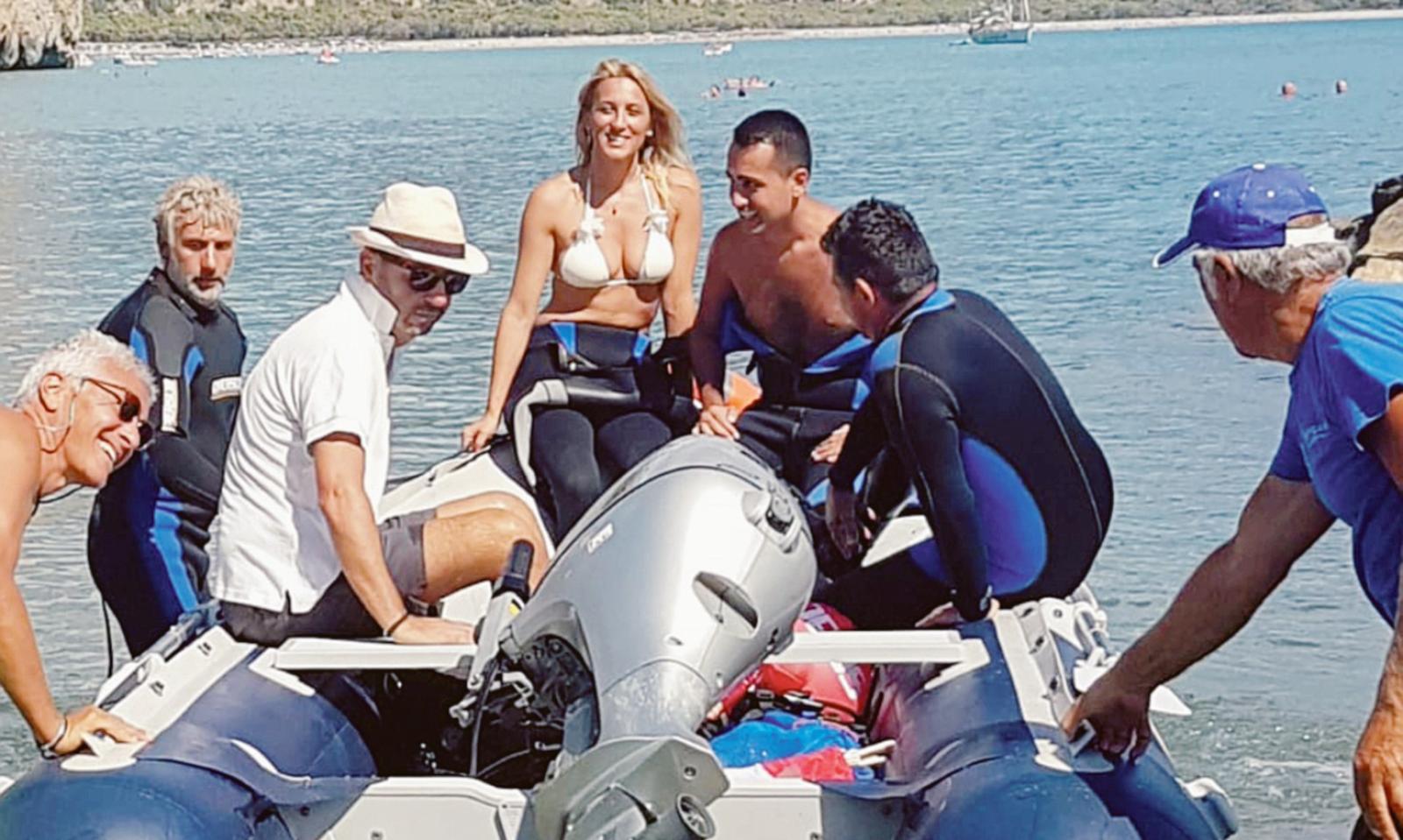 Il ministro dei disoccupati, si gode il mare