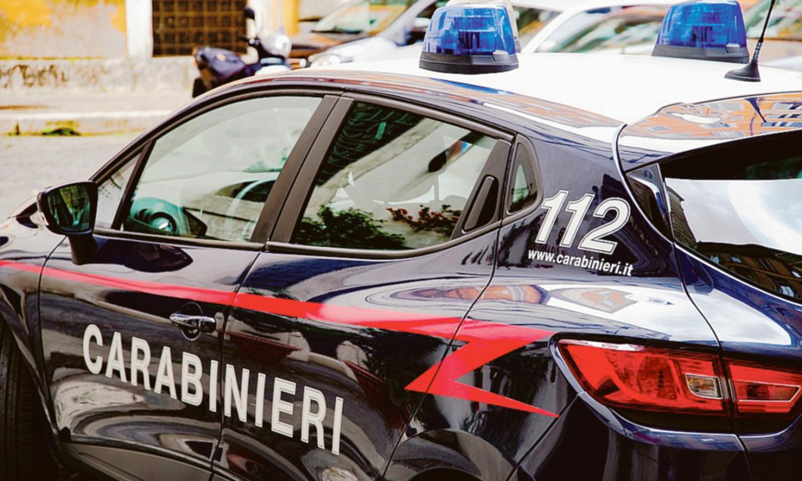 Ruba nel bar in cui lavora: nei guai