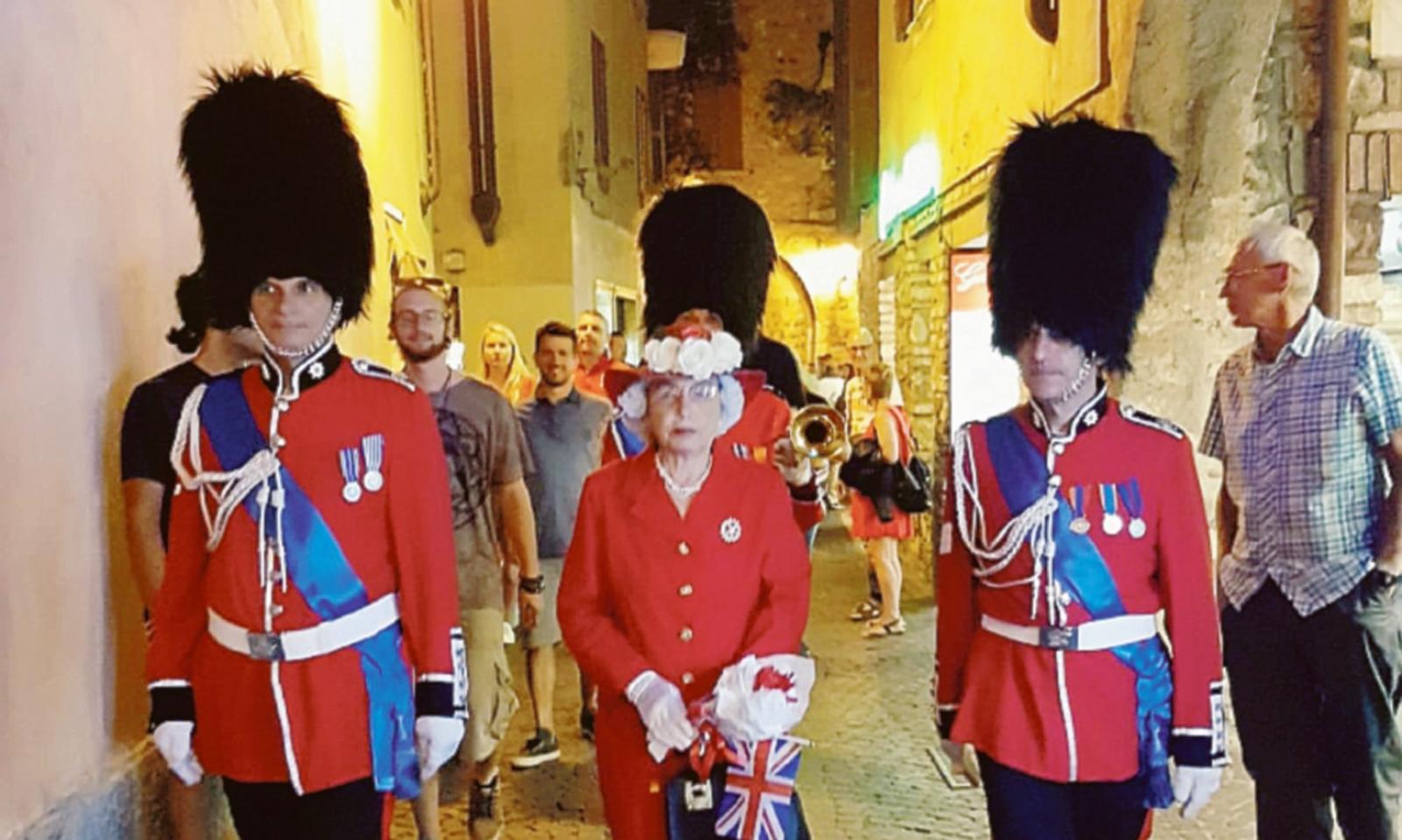 Turisti stregati da The Queen