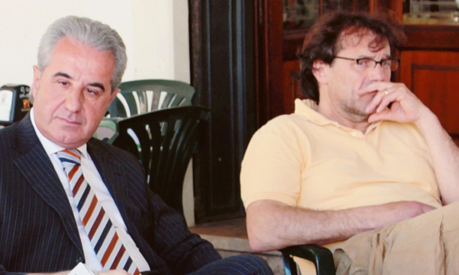 Raccolta firme in piazza per il tavolo ambientale