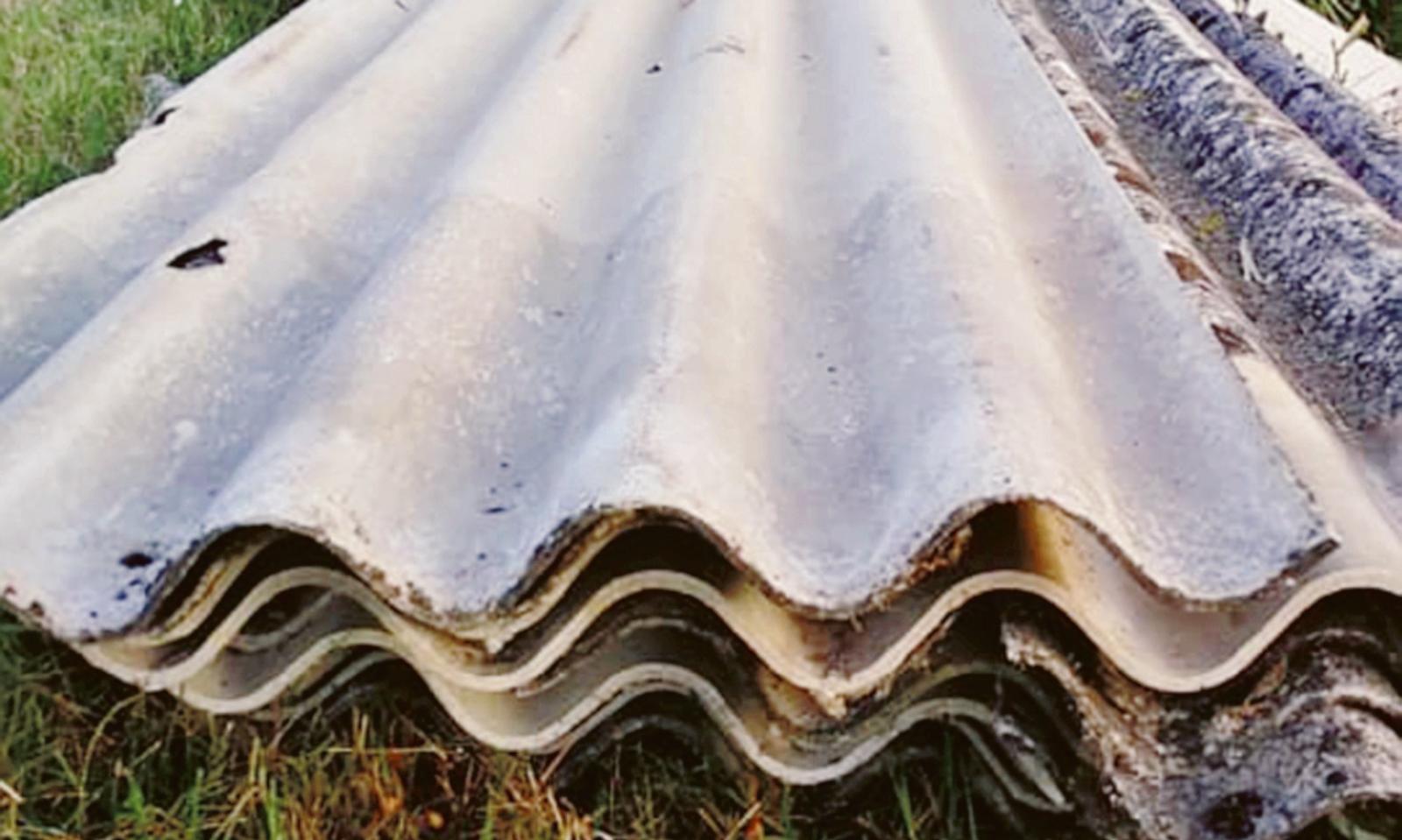 Lastre di eternit abbandonate