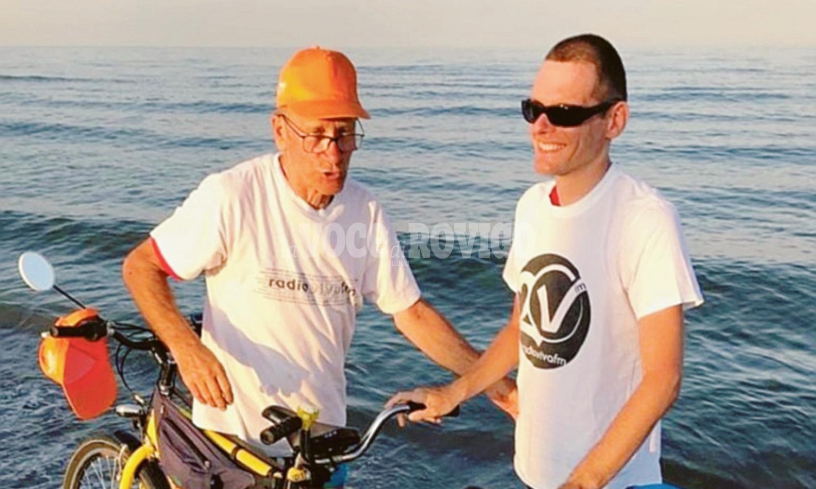 In tandem al mare col figlio cieco