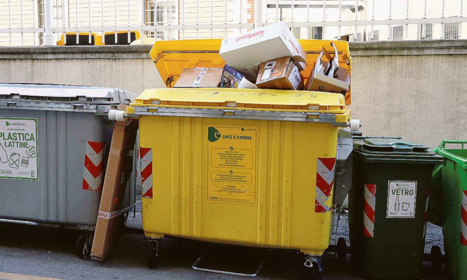 Nella jungla dei rifiuti in centro