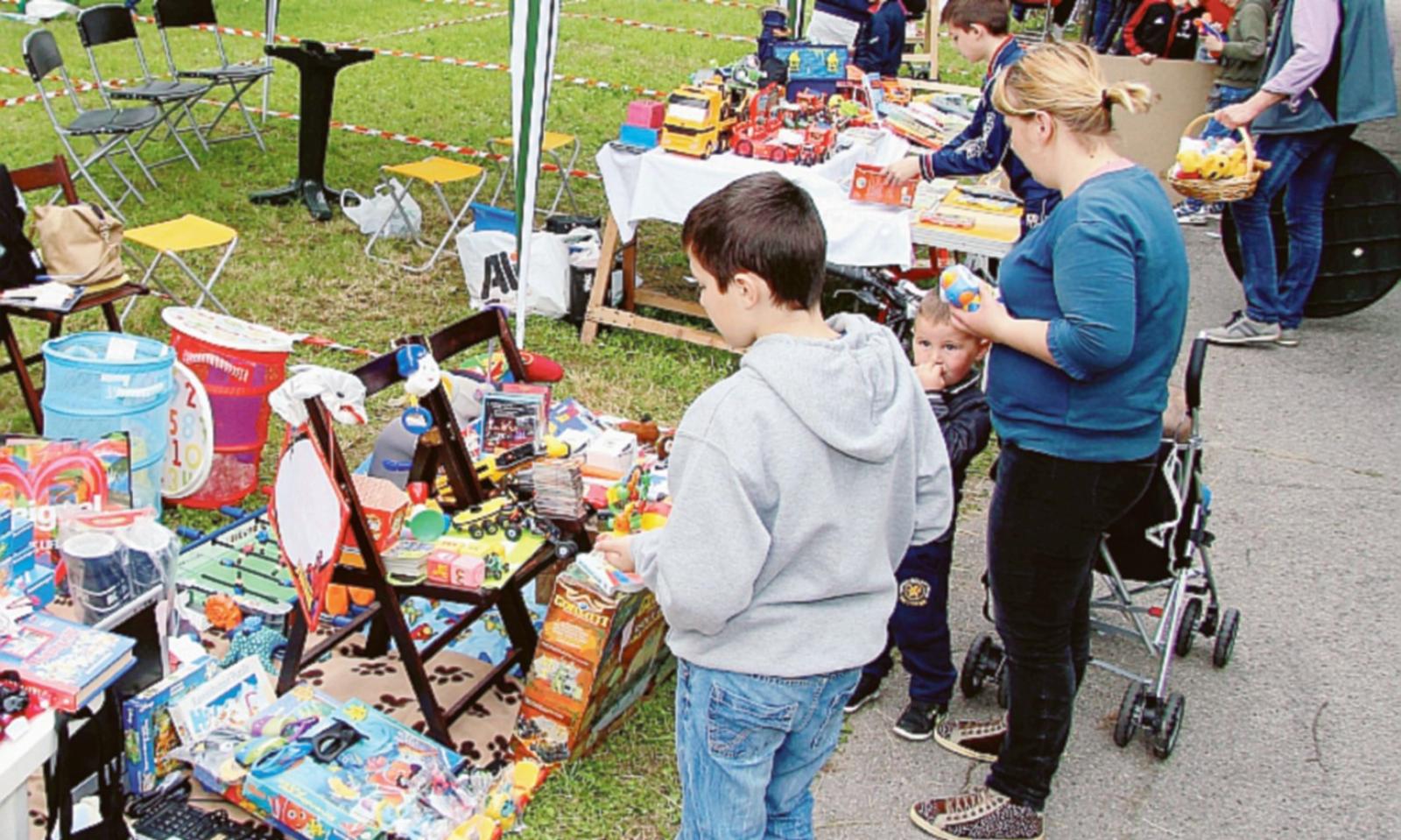 Il mercatino dei piccoli in lotta per Sophie