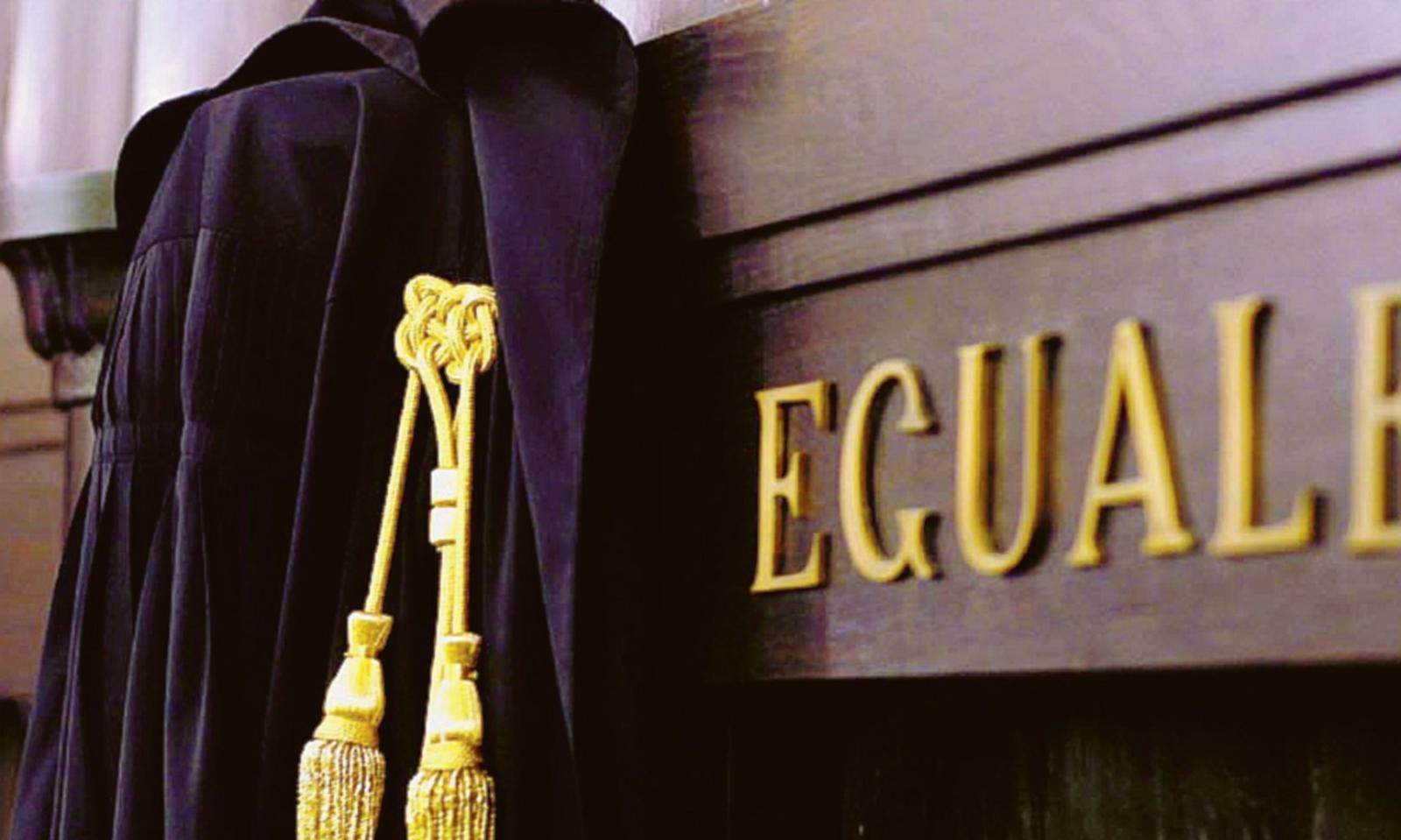 Spinelli e carezze proibite