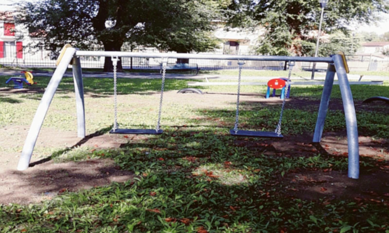 Nei parchi tornano le giostrine