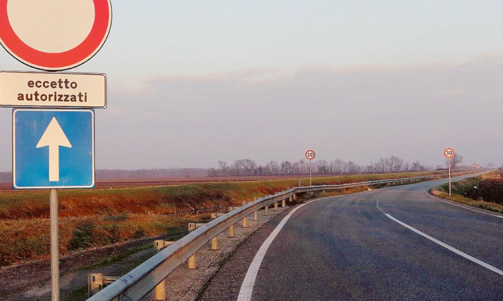 &ldquo;Siamo prigionieri in casa nostra&rdquo;