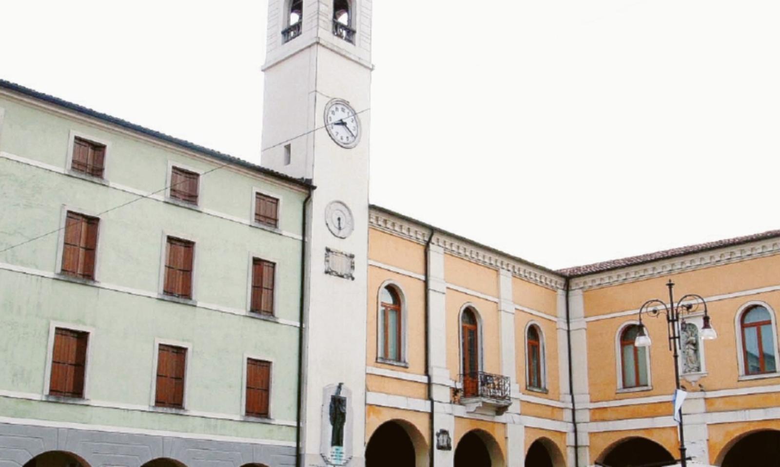 Il Comune si vende pure la caserma