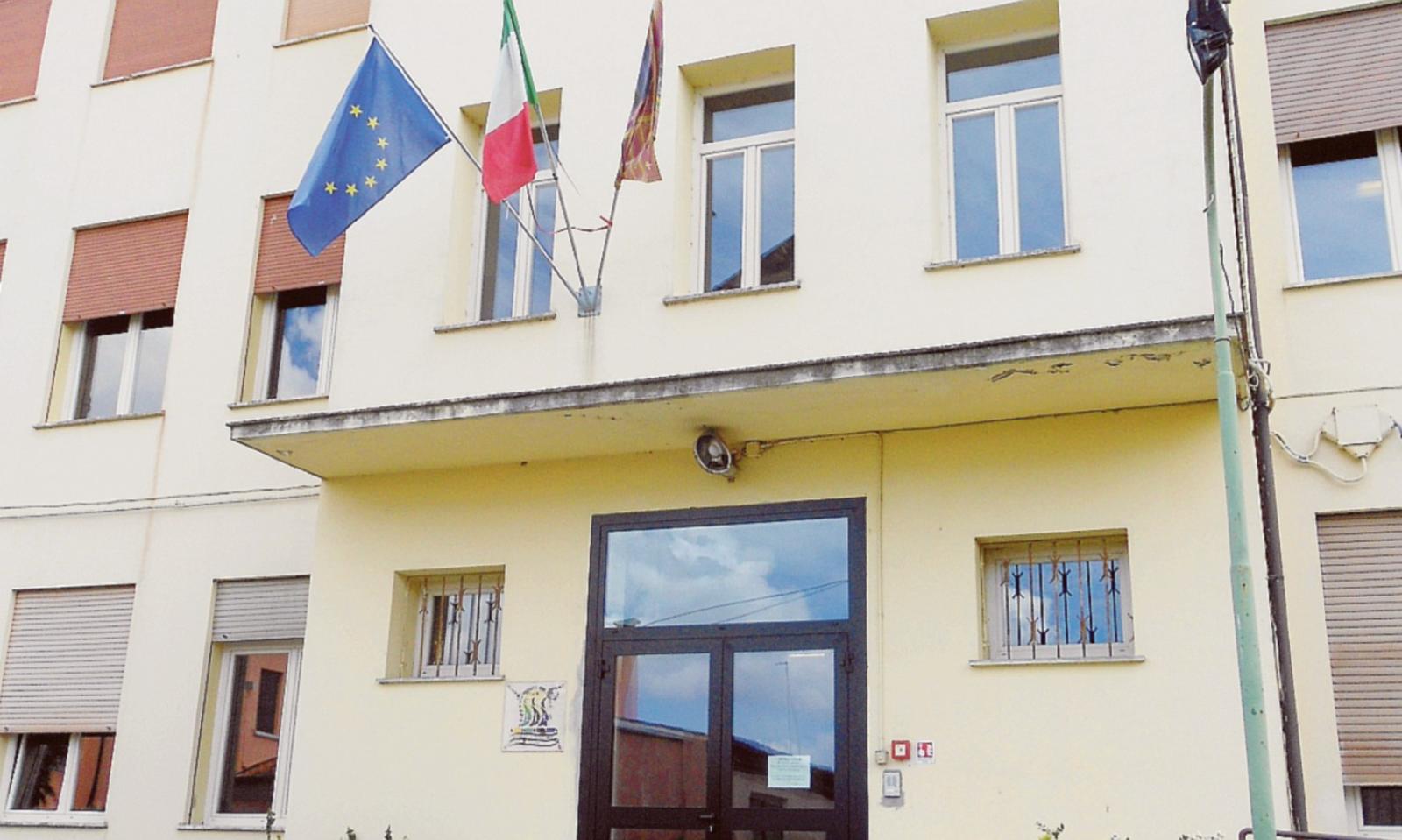 Scuola, primo assalto respinto