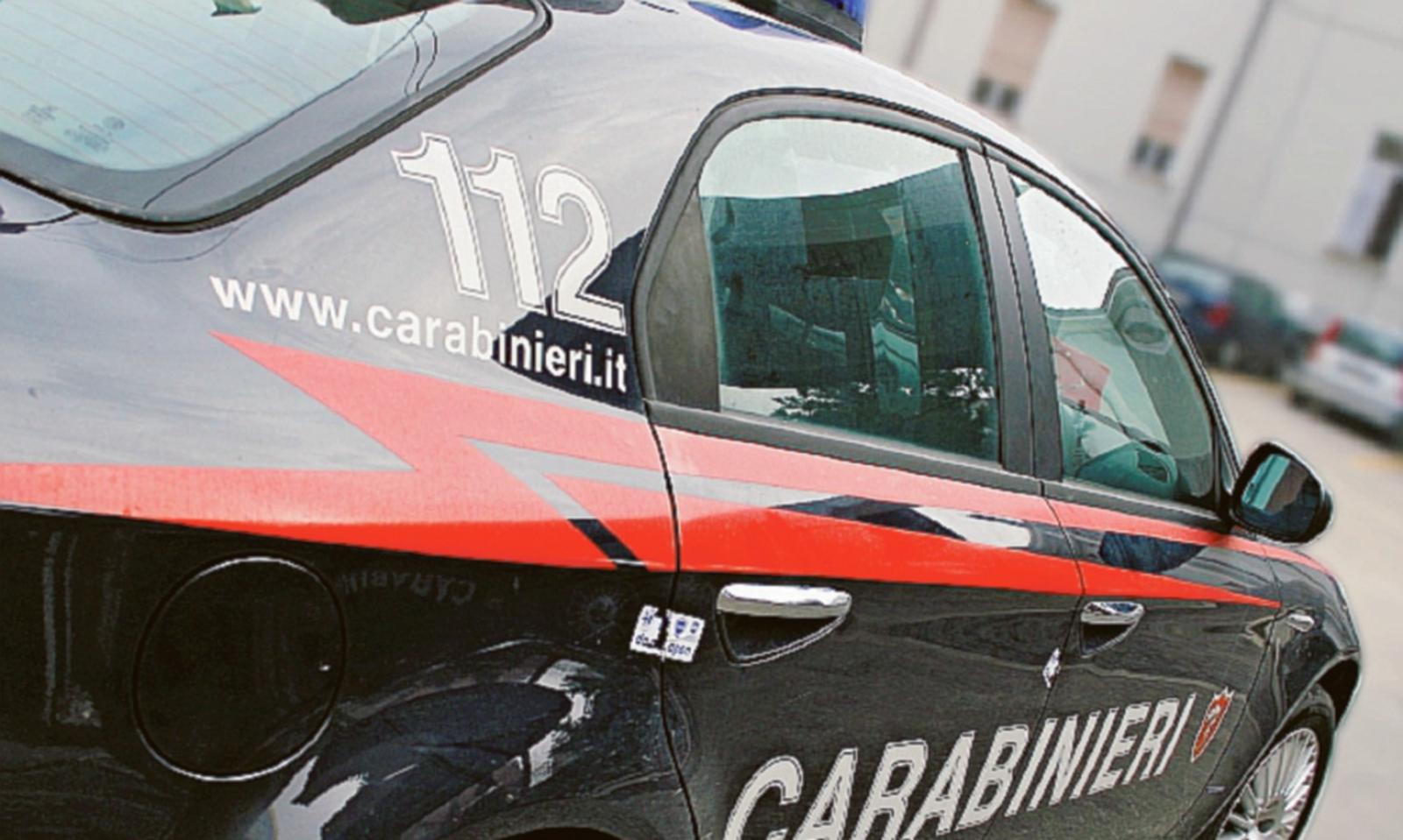 Porta la bimba a scuola e poi sparisce nel nulla