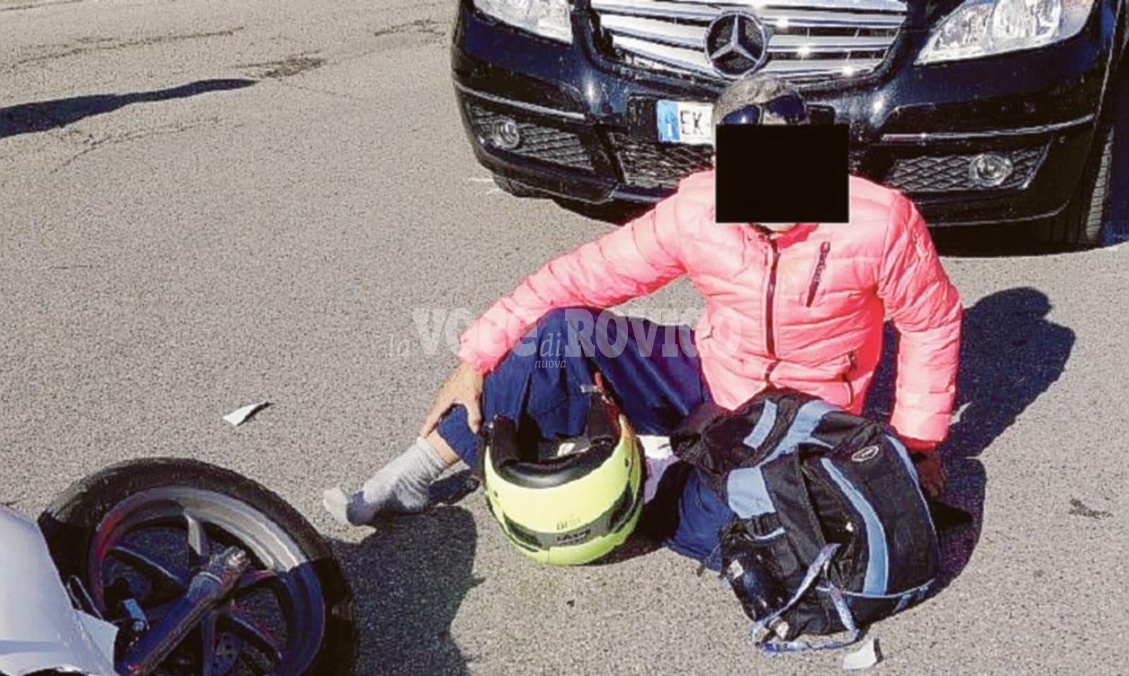 Incidente in centro tra auto e scooter, una donna all&rsquo;ospedale