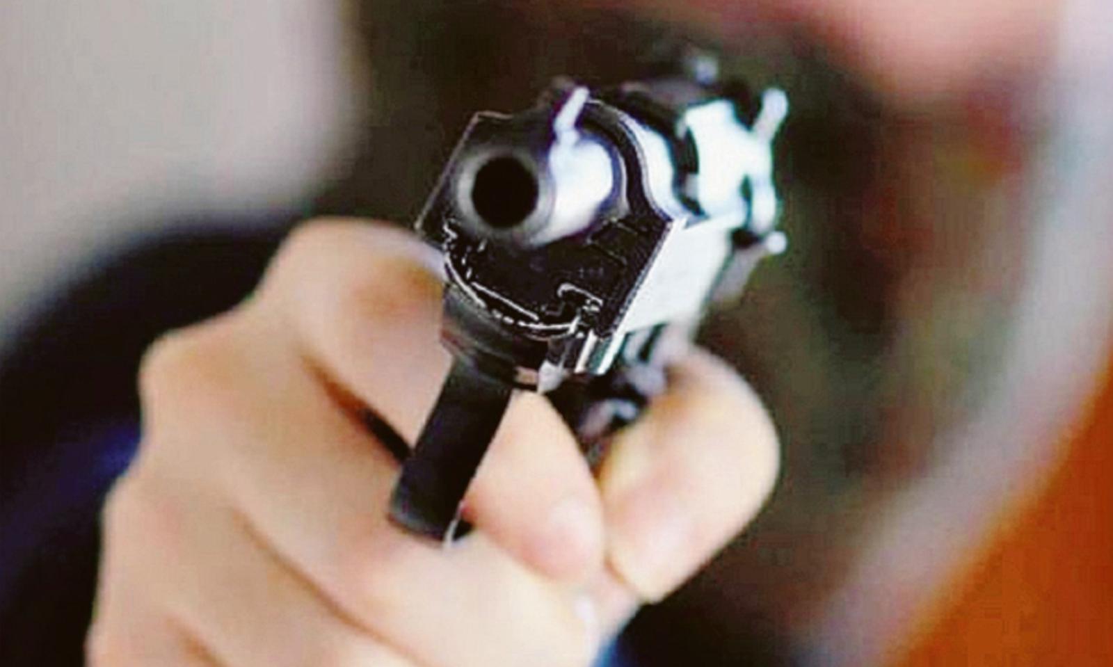 I ladri si portano via persino una pistola