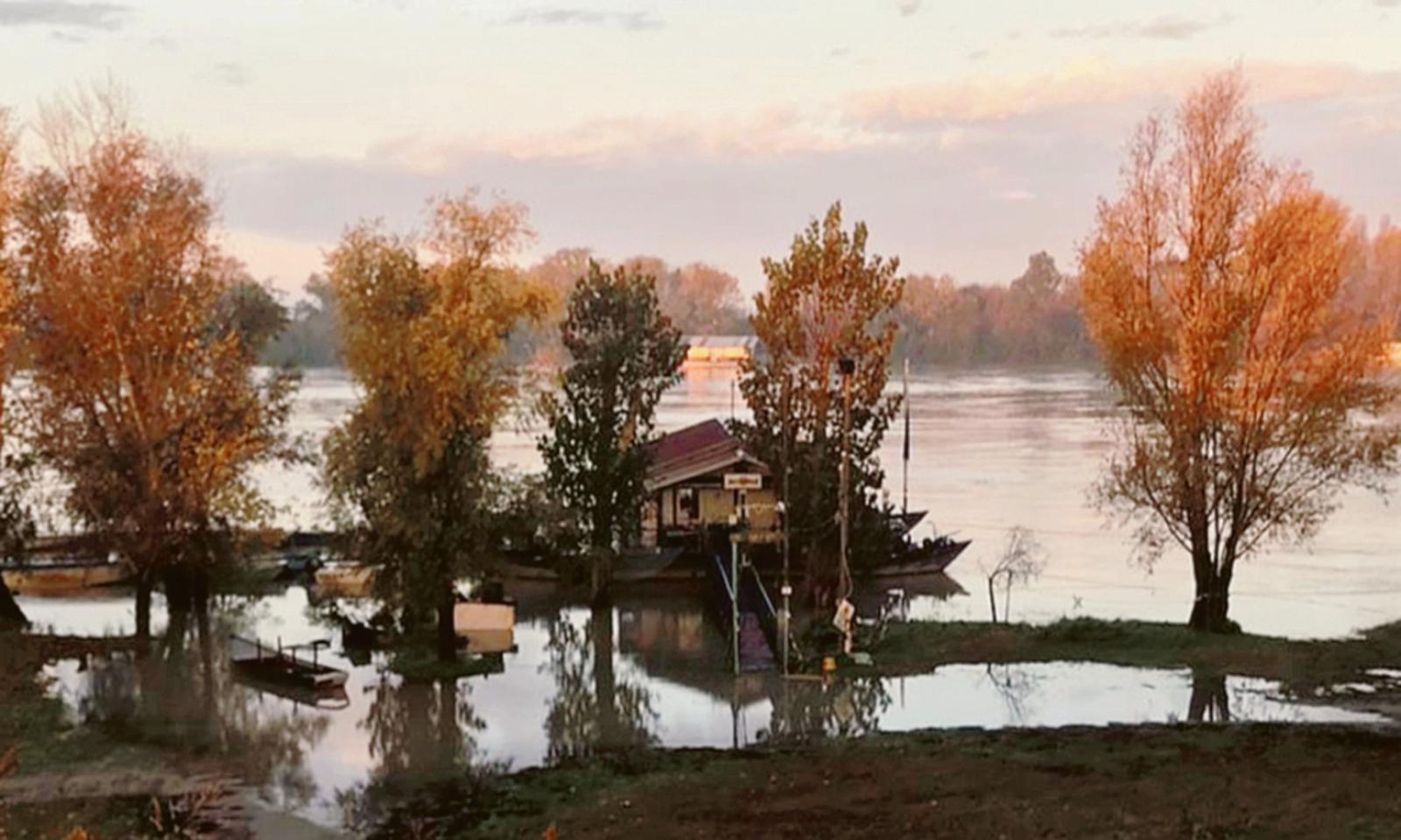Il Po in piena, torna la grande paura