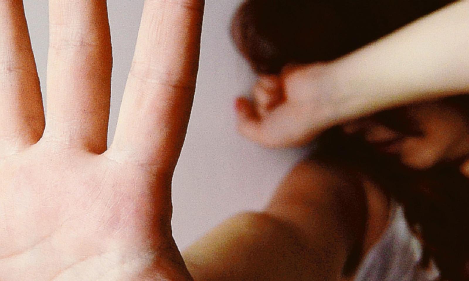 Stupri, botte e pugni in pancia alla compagna in gravidanza