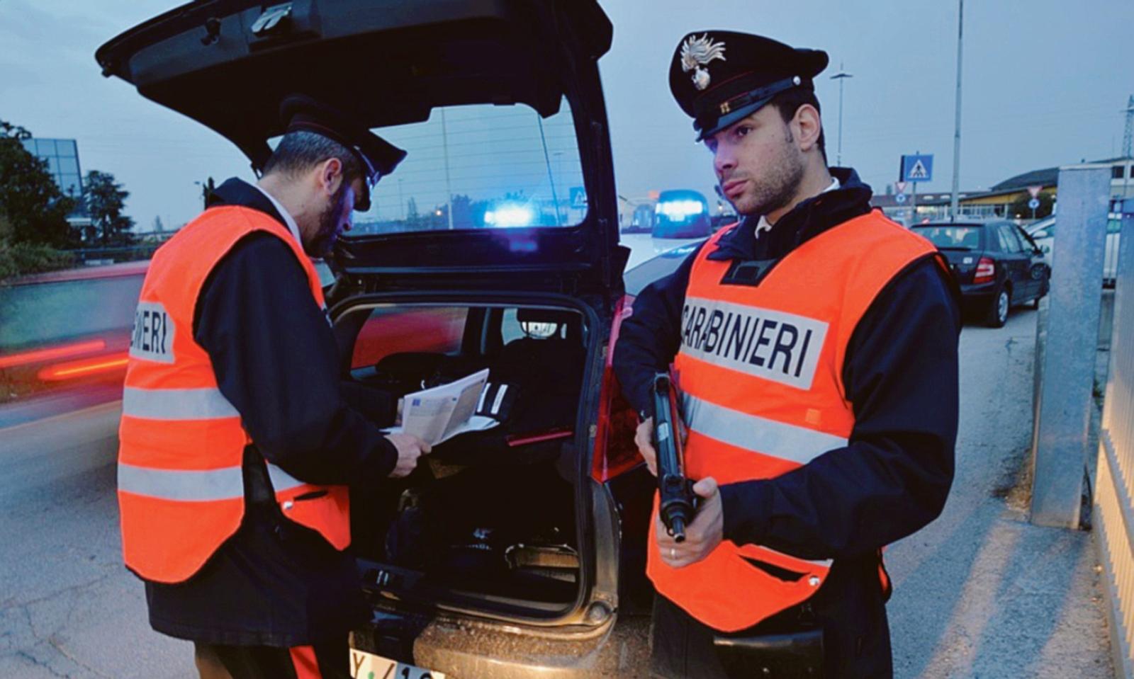 Ladri all&rsquo;assalto con la gente in casa