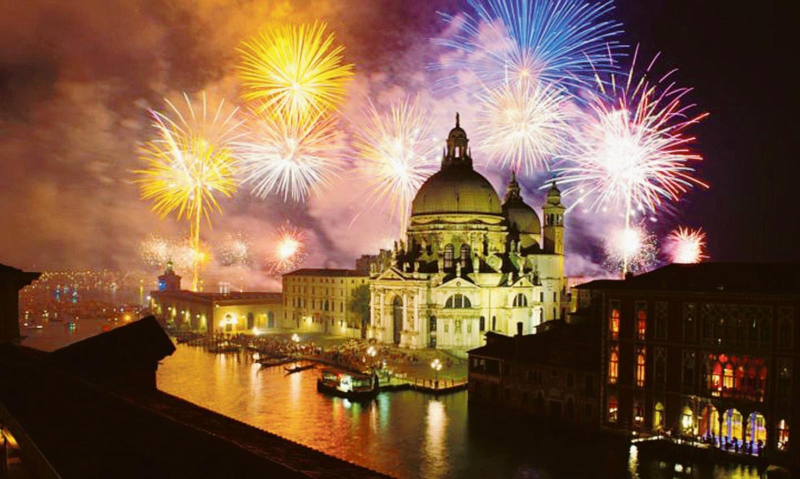 Aggressione fascista in piazza. Pestaggio e inni al Duce