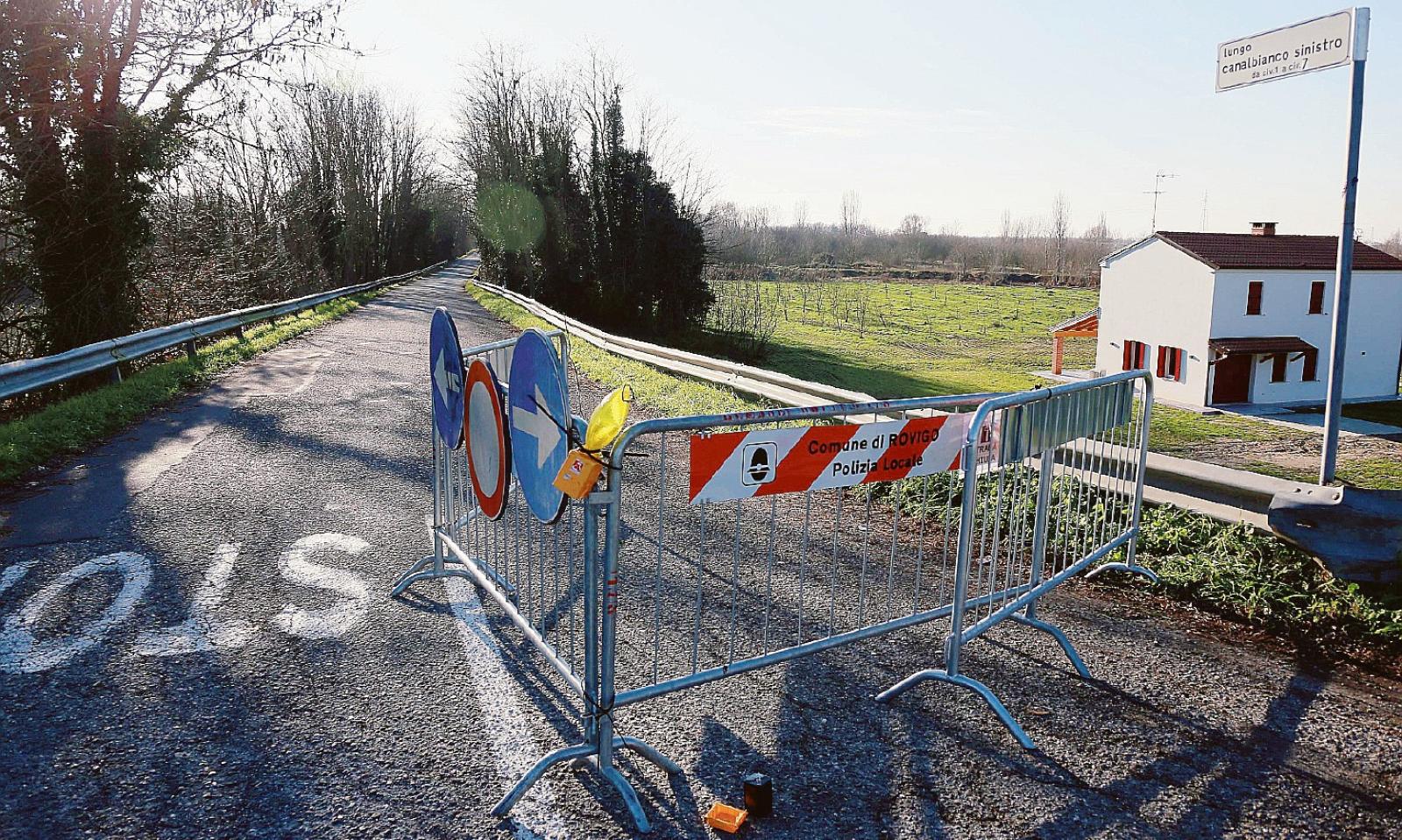 &ldquo;Strada chiusa, siamo isolati&rdquo;