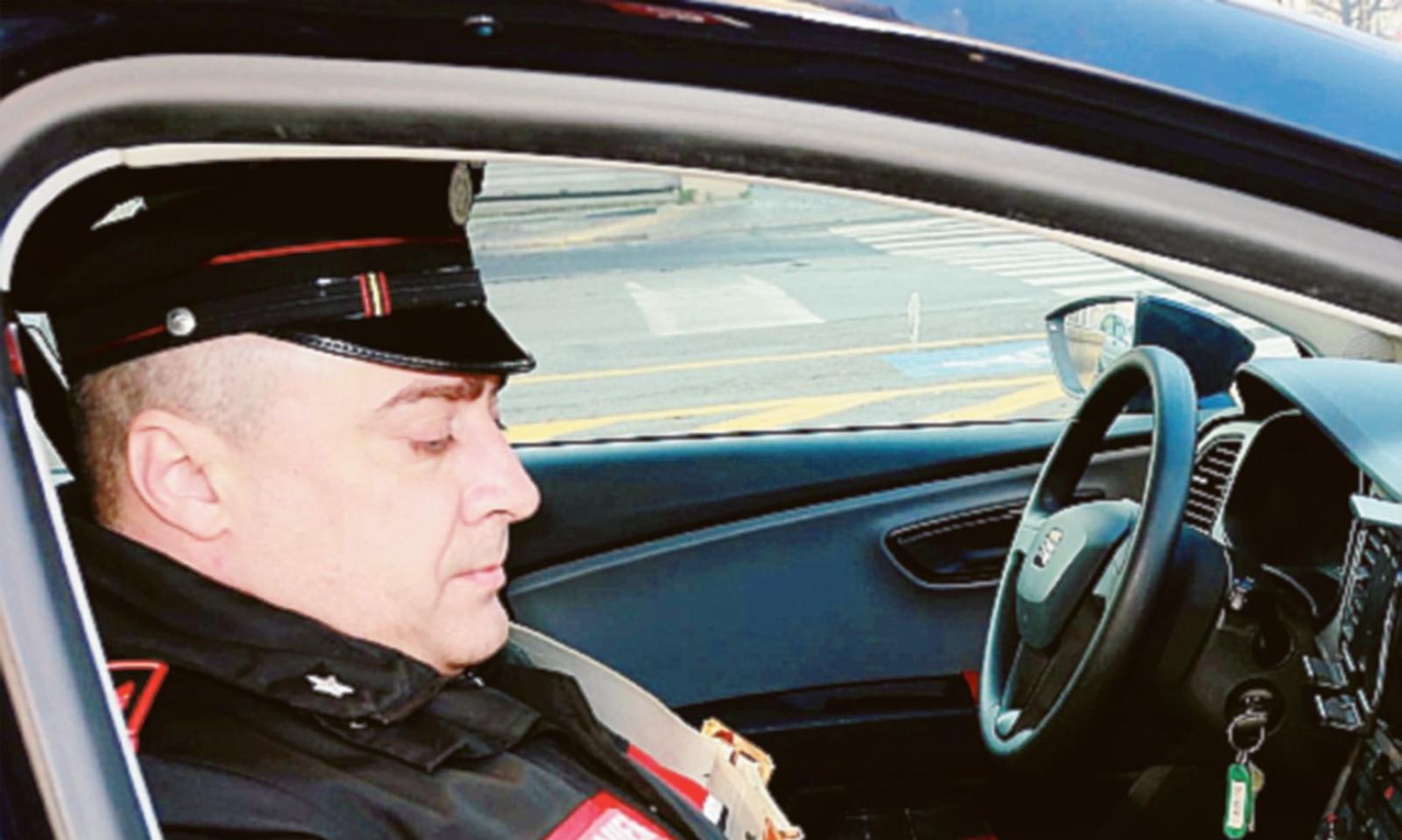 Coppietta pestata e rapinata, caccia agli aggressori