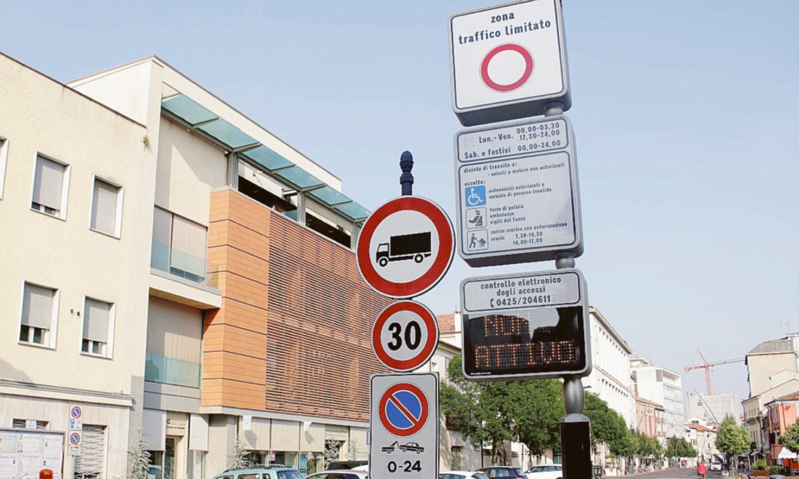 Ztl, &ldquo;di concerto con il commercio&rdquo;