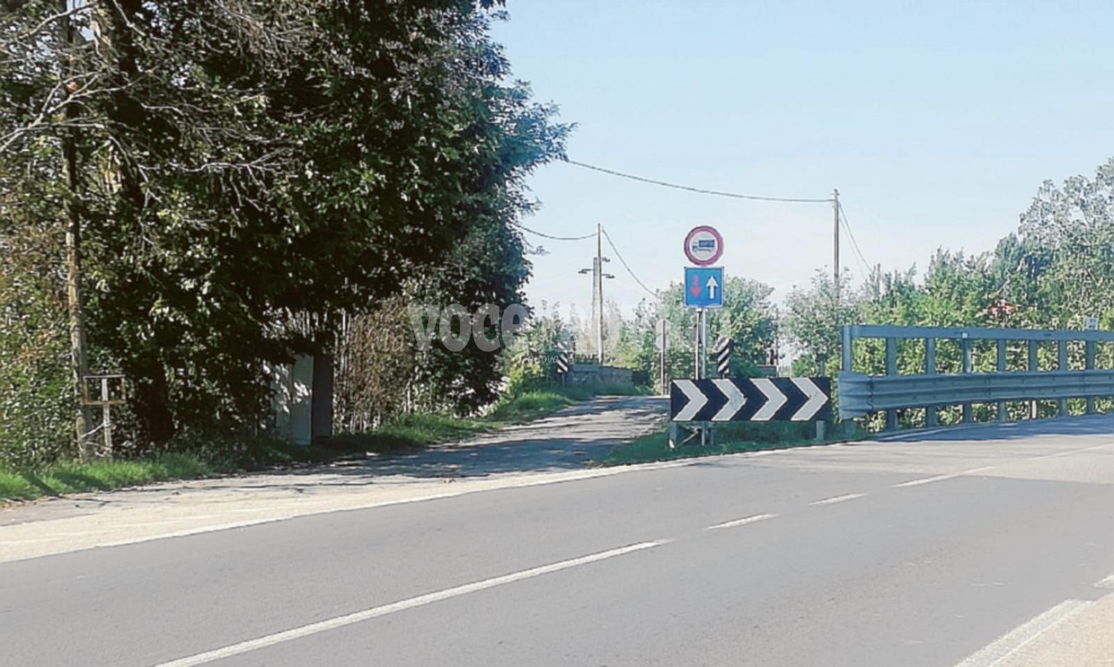 Vola fuori strada: miracolata