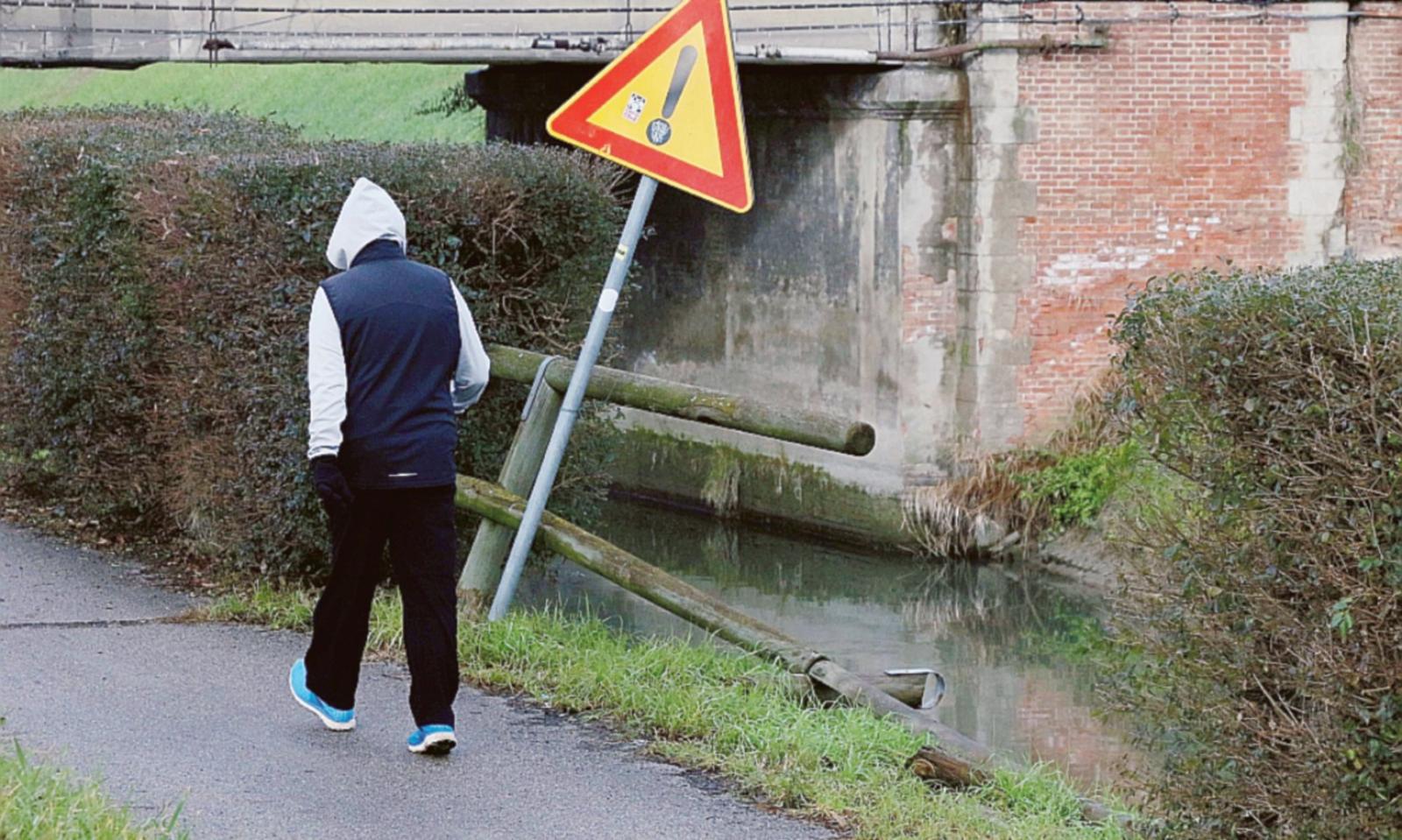 Senza staccionata, pericolo caduta