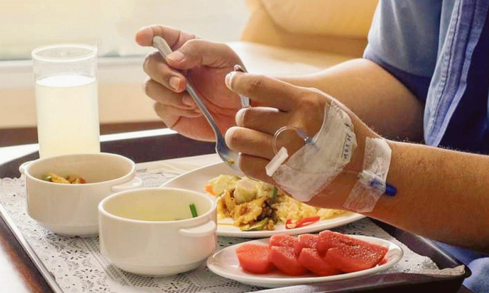 Mensa in ospedale, la gara infinita