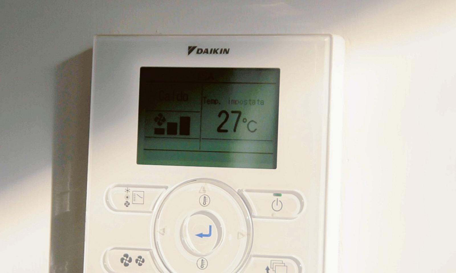 Agli altri dicono "termostati gi&ugrave;" e loro tengono 25&deg; gradi in Comune