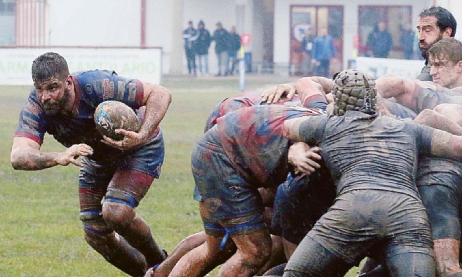 Rossobl&ugrave;, assalto al Petrarca