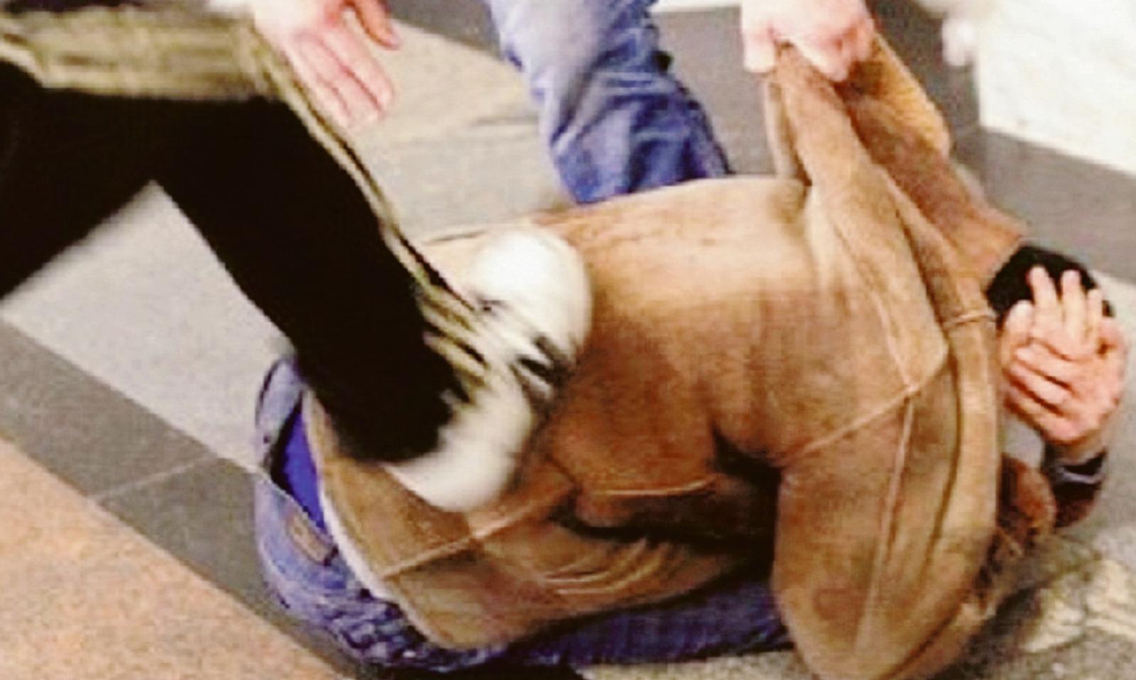 Botte e rapina tra rifugiati: paura