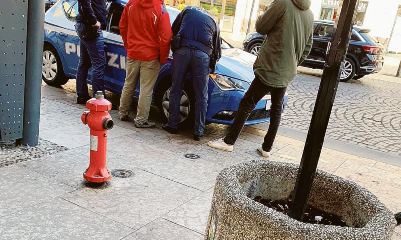 Lite tra stranieri fuori dalle Poste