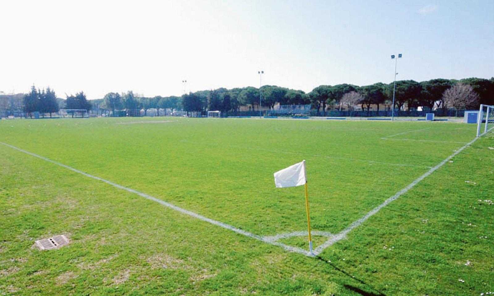 Il virus sgonfia anche il pallone