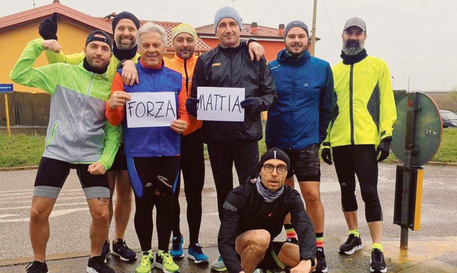 Il selfie dei podisti per il paziente 1: "Forza Matti"