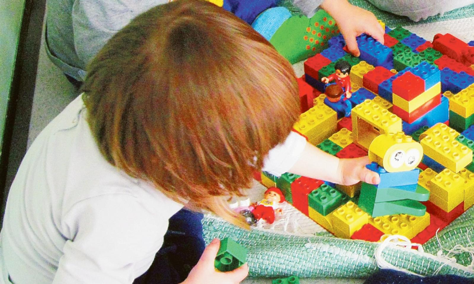 Aiuto alle famiglie: il Comune blocca tariffe dei nidi e del trasporto scolastico