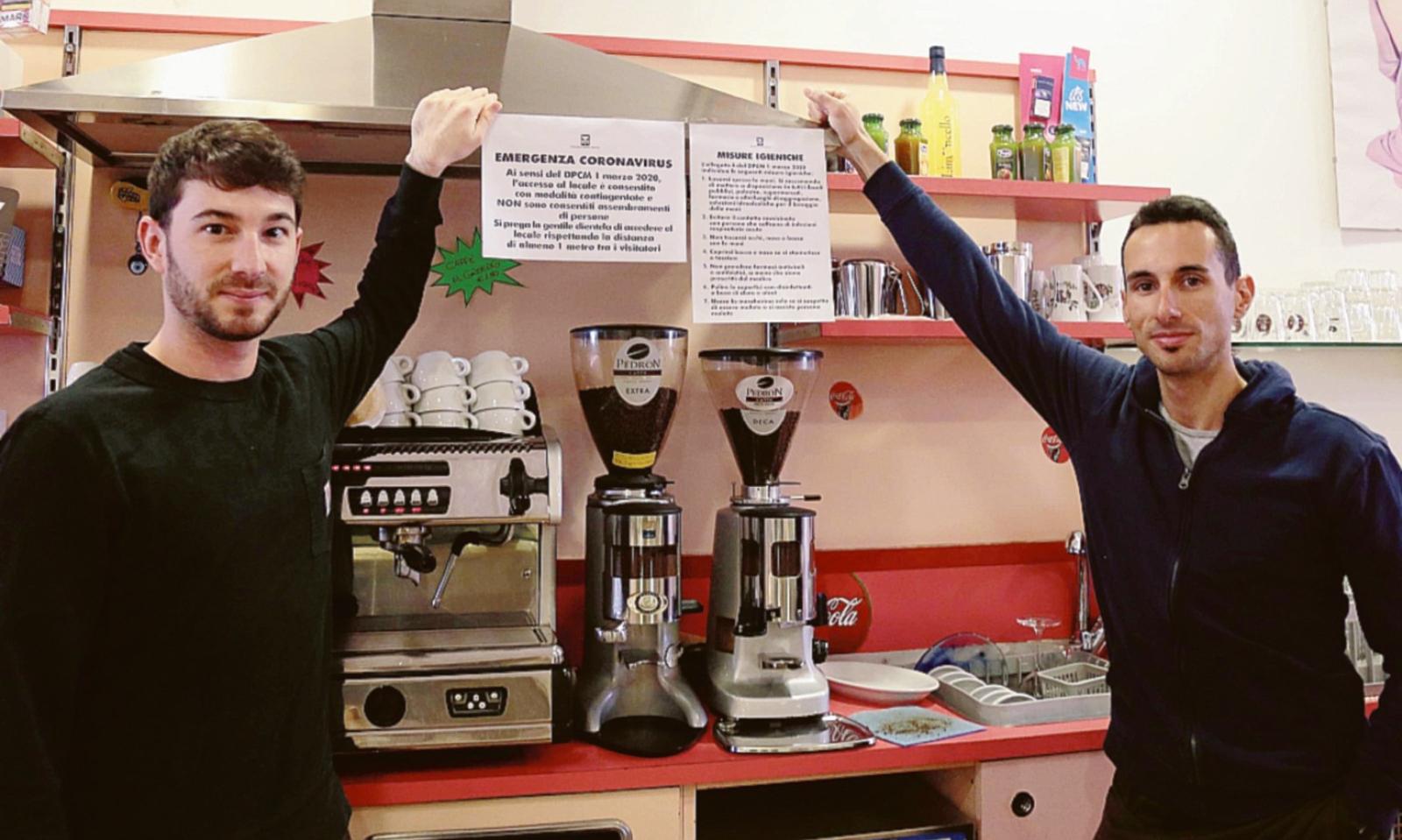 Controlli e cartelli dentro i bar